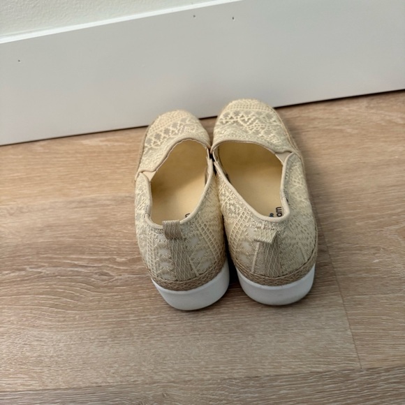 Bob's from Sketchers Memory Foam Cream Beachy Espadrilles Sz 9 Vacation Coastal - Picture 5 of 8